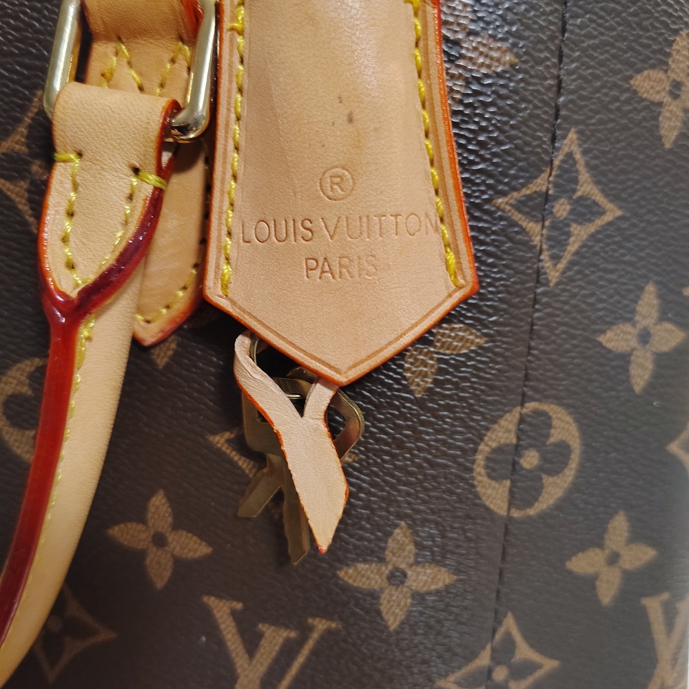Authentic Louis Vuitton Purse - Picture 8 of 9